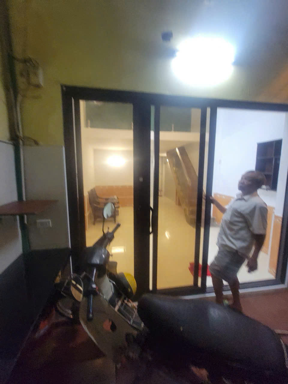 Cho thuê nhà ngõ 377 Phố Định Công, 35m2, 3 tầng KD Spa nhỏ, nail kết hợp ở, 8 Triệu - Ảnh 1
